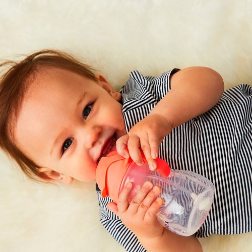 Baby drinking from the b.box Sippy Cup