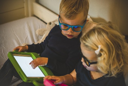 The Screen Glasses feature bendable, flexible frames Children wearing Real Shades Screen Sunglasses